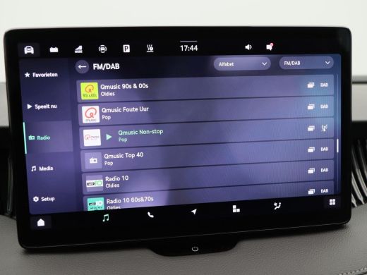 Skoda Superb Combi 1.5 TSi 204 Pk PHEV Automaat Edition | Trekhaak | Stoel Verwarming | Full LED | Panorama Da... ActivLease financial lease