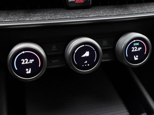 Skoda Superb Combi 1.5 TSi 204 Pk PHEV Automaat Edition | Trekhaak | Stoel Verwarming | Full LED | Panorama Da... ActivLease financial lease