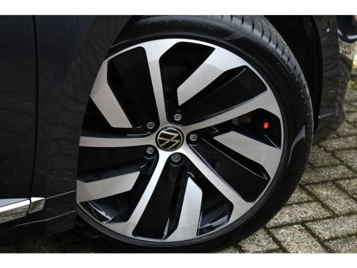 Volkswagen Arteon 1.4 TSI eHybrid R-Line Pano R-zetels Trekh DCC ACC ActivLease financial lease