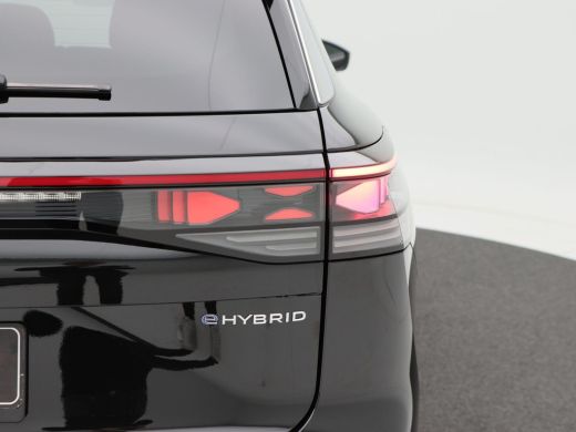 Volkswagen Tayron 1.5 eHybrid 272 Pk Automaat R-Line Edition | Panoramadak | Trekhaak | 20 Inch | Camera | Stuur- e... ActivLease financial lease