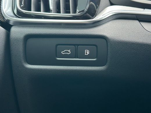 Volvo  V60 2.0 T6 Plug-in hybrid AWD Plus Dark | 360 camera | Trekhaak | All-seasons | Harman/Kardon | Stoel... ActivLease financial lease