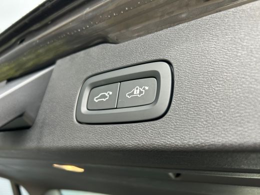 Volvo  V60 2.0 T6 Plug-in hybrid AWD Plus Dark | 360 camera | Trekhaak | All-seasons | Harman/Kardon | Stoel... ActivLease financial lease