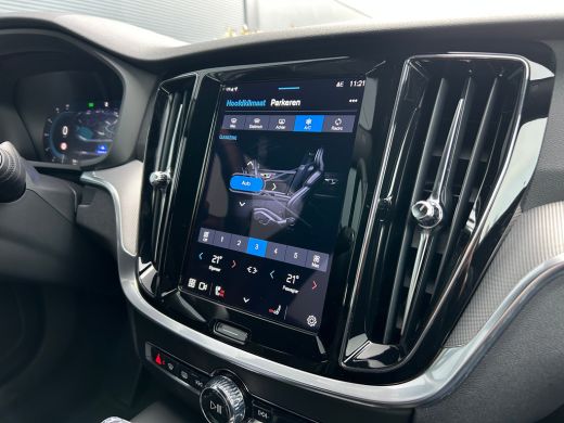 Volvo  V60 2.0 T6 Plug-in hybrid AWD Plus Dark | 360 camera | Trekhaak | All-seasons | Harman/Kardon | Stoel... ActivLease financial lease