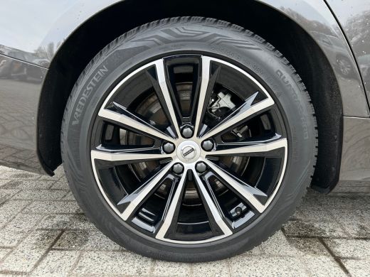 Volvo  V60 2.0 T6 Plug-in hybrid AWD Plus Dark | 360 camera | Trekhaak | All-seasons | Harman/Kardon | Stoel... ActivLease financial lease