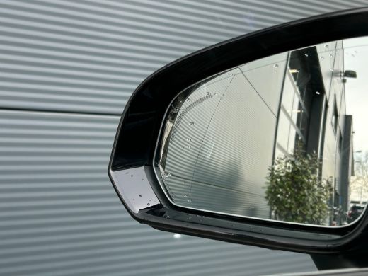 Volvo  V60 2.0 T6 Plug-in hybrid AWD Plus Dark | 360 camera | Trekhaak | All-seasons | Harman/Kardon | Stoel... ActivLease financial lease