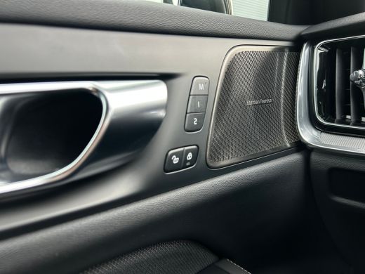 Volvo  V60 2.0 T6 Plug-in hybrid AWD Plus Dark | 360 camera | Trekhaak | All-seasons | Harman/Kardon | Stoel... ActivLease financial lease