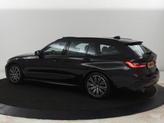 BMW 3 Serie 318i M Sport | Panoramadak | Stoelverwarming | Leder/Alcantara | Carplay | Live Cockpit | Sportst...