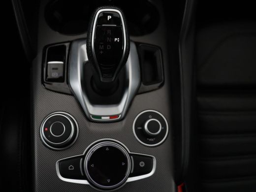 Alfa Romeo Giulia 2.0T Sprint | Leder | Adaptive cruise | Stoel & stuurverwarming | Trekhaak | Camera | Sportstoele... ActivLease financial lease