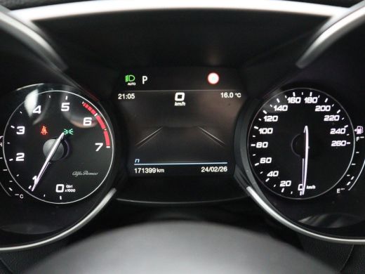 Alfa Romeo Giulia 2.0T Sprint | Leder | Adaptive cruise | Stoel & stuurverwarming | Trekhaak | Camera | Sportstoele... ActivLease financial lease