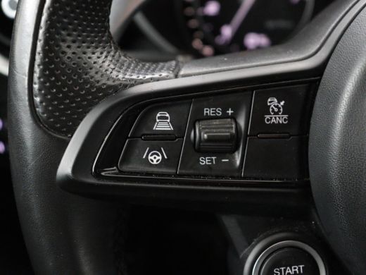 Alfa Romeo Giulia 2.0T Sprint | Leder | Adaptive cruise | Stoel & stuurverwarming | Trekhaak | Camera | Sportstoele... ActivLease financial lease