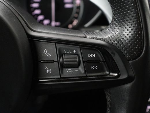 Alfa Romeo Giulia 2.0T Sprint | Leder | Adaptive cruise | Stoel & stuurverwarming | Trekhaak | Camera | Sportstoele... ActivLease financial lease