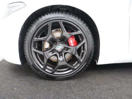 Alfa Romeo Giulia 2.0T Sprint | Leder | Adaptive cruise | Stoel & stuurverwarming | Trekhaak | Camera | Sportstoele... ActivLease financial lease