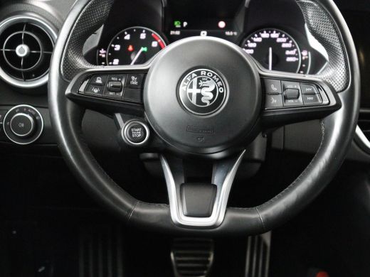 Alfa Romeo Giulia 2.0T Sprint | Leder | Adaptive cruise | Stoel & stuurverwarming | Trekhaak | Camera | Sportstoele... ActivLease financial lease