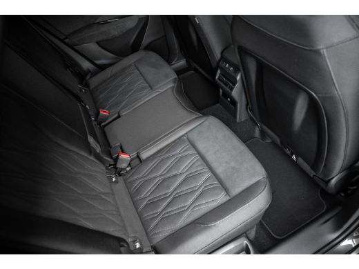 Audi Q3 S edition | Adaptive cruise control | Audi sound system | Cruise control ActivLease financial lease