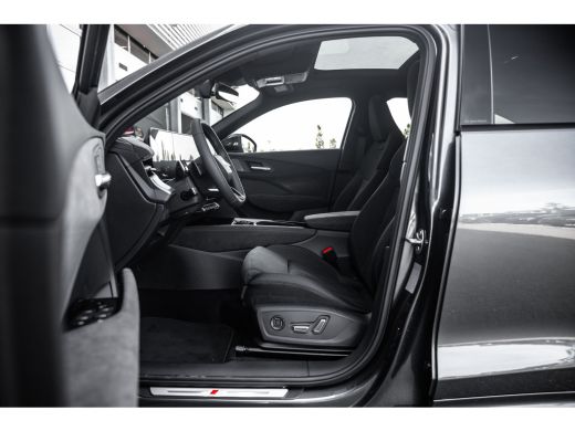 Audi Q3 S edition | Adaptive cruise control | Audi sound system | Cruise control ActivLease financial lease