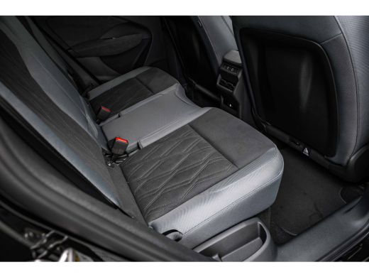 Audi Q3 S edition | Adaptive cruise control | Audi sound system | Cruise control ActivLease financial lease