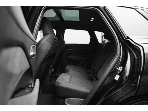 Audi Q3 S edition | Adaptive cruise control | Audi sound system | Cruise control ActivLease financial lease