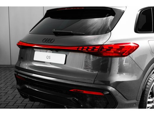 Audi Q5 S edition competition | Audi virtual cockpit | Hemelbekleding in zwart | Navigatie plus ActivLease financial lease