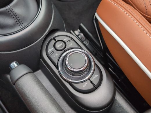 Mini 5-Deurs 1.5 Camden Edition | Panoramadak | Leder | Camera | Cruise Control | Airco (automatisch) | Apple ... ActivLease financial lease