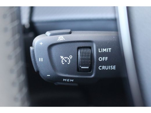 Peugeot 2008 1.2 130PK Allure pack | Adap. Cruise C. | 360 Camera | St. Verwarming | PDC V&A | BLIS | Climate ... ActivLease financial lease