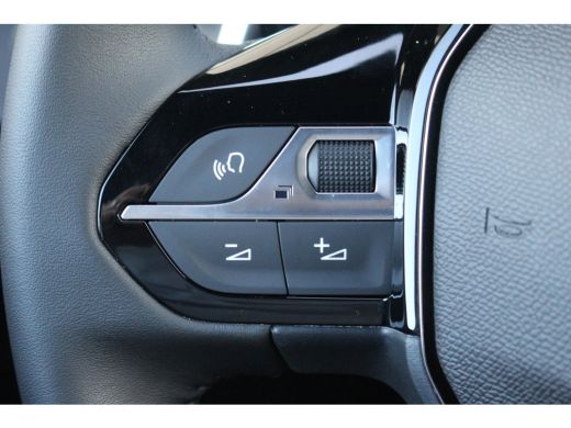 Peugeot 2008 1.2 130PK Allure pack | Adap. Cruise C. | 360 Camera | St. Verwarming | PDC V&A | BLIS | Climate ... ActivLease financial lease