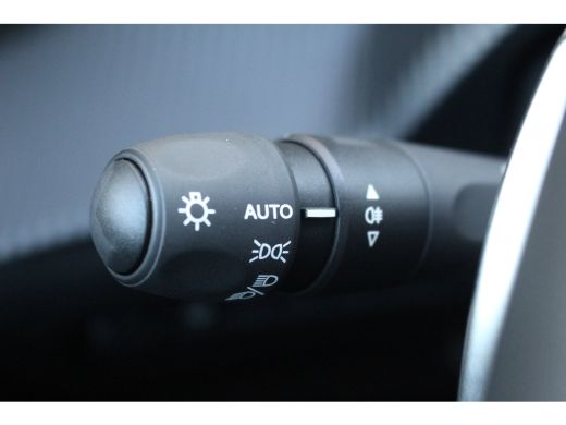 Peugeot 2008 1.2 130PK Allure pack | Adap. Cruise C. | 360 Camera | St. Verwarming | PDC V&A | BLIS | Climate ... ActivLease financial lease