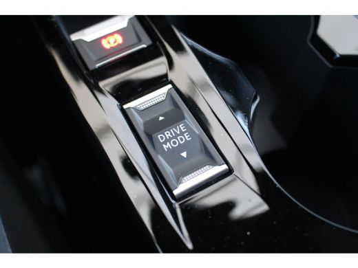 Peugeot 2008 1.2 130PK Allure pack | Adap. Cruise C. | 360 Camera | St. Verwarming | PDC V&A | BLIS | Climate ... ActivLease financial lease