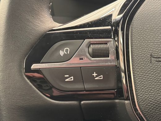Peugeot 2008 1.2 PureTech Allure Pack Digitaal Dashboard | Camera | Carplay | Parkeersensoren | Carplay | Clim... ActivLease financial lease