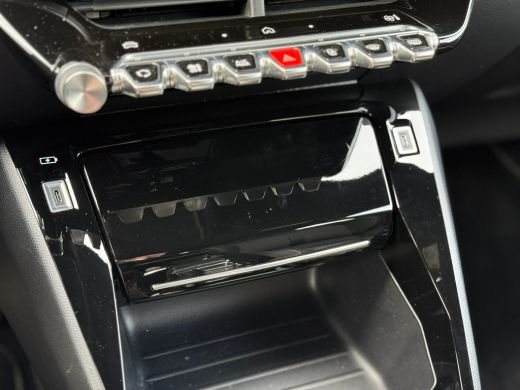 Peugeot 2008 Hybrid 136pk GT 360 camera | Keyless entry | Adeptieve cruise control | Dode hoek detectie | Led ... ActivLease financial lease