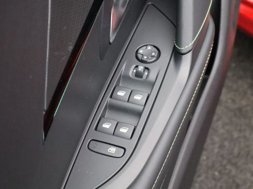 Peugeot 208 Hybrid 100 e-DCS6 GT | Achterbank in delen neerklapbaar | Achterruitverwarming | Achteruitrijcamera ActivLease financial lease