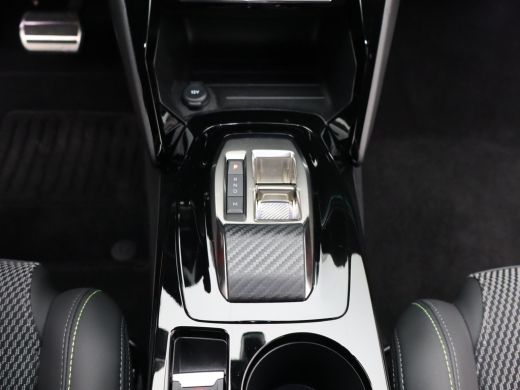 Peugeot 208 Hybrid 100 e-DCS6 GT | Achterbank in delen neerklapbaar | Achterruitverwarming | Achteruitrijcamera ActivLease financial lease
