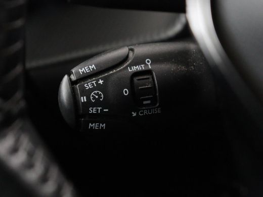 Peugeot e-2008 EV Allure 50 kWh | SOH 91% | 3 Fase | Half leder | Carplay | Camera | Full LED | Navigatie | Clim... ActivLease financial lease