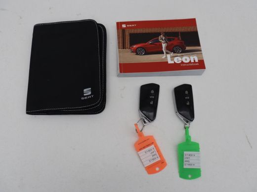 Seat Leon 1.5 eTSI FR Launch Edition | Stoelverwarming | Adaptive cruise | Carplay | Camera | Beats Pack | ... ActivLease financial lease