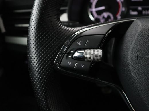 Skoda Kamiq 1.0 TSI Sport | Trekhaak | Sportstoelen | Carplay | Climate control | Parkeerhulp | Cruise contro... ActivLease financial lease