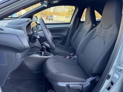 Toyota Aygo Hybrid 115 pulse **NIEUWE AUTO/ HYBRIDE/ DIRECT LEVERBAAR** ActivLease financial lease