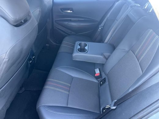 Toyota Corolla Touring Sports 2.0 Hybrid GR-Sport | Carplay | Stoelverwarming | Sportstoelen | Inparkeerhulp | ActivLease financial lease