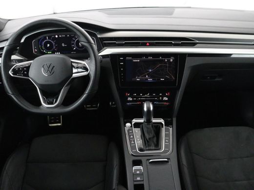 Volkswagen Arteon 1.4 TSI eHybrid R-Line | Panoramadak | Stoelverwarming | LED Plus | Sfeerverlichting | Carplay | ... ActivLease financial lease