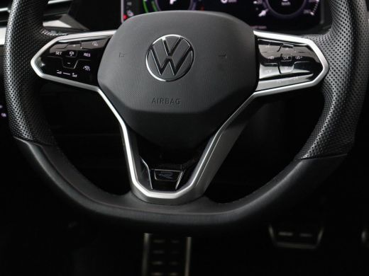 Volkswagen Arteon 1.4 TSI eHybrid R-Line | Panoramadak | Stoelverwarming | LED Plus | Sfeerverlichting | Carplay | ... ActivLease financial lease