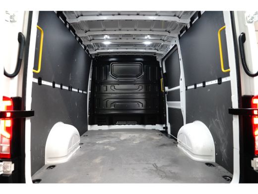 Volkswagen Crafter 2.0 TDI 140PK Automaat 3500 L3H2 |App Connect | Camera | Cruise | Laadruimte betimmering | Achter... ActivLease financial lease