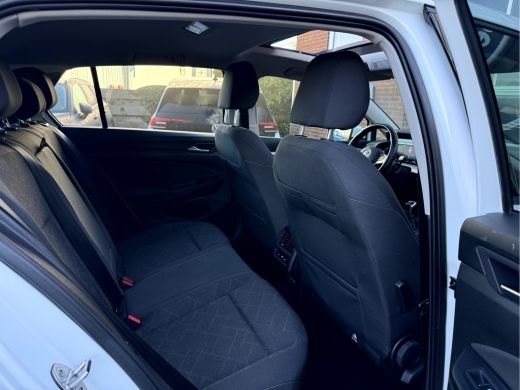 Volkswagen Golf 1.5 TSI Life Panoramadak, 18''Lmv, IQ Light, Winterpakket ActivLease financial lease