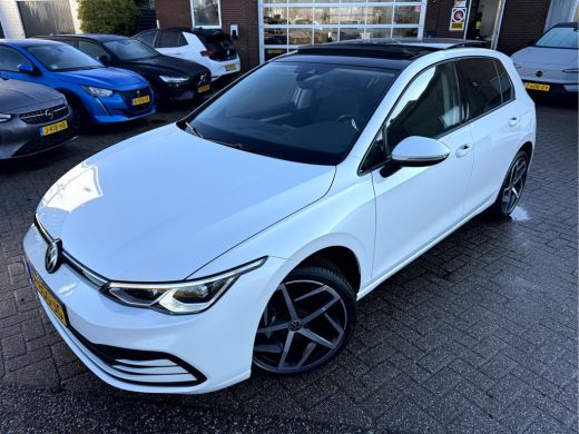 Volkswagen Golf 1.5 TSI Life Panoramadak, 18''Lmv, IQ Light, Winterpakket ActivLease financial lease