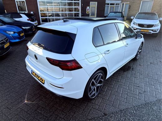 Volkswagen Golf 1.5 TSI Life Panoramadak, 18''Lmv, IQ Light, Winterpakket ActivLease financial lease