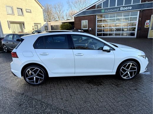 Volkswagen Golf 1.5 TSI Life Panoramadak, 18''Lmv, IQ Light, Winterpakket ActivLease financial lease