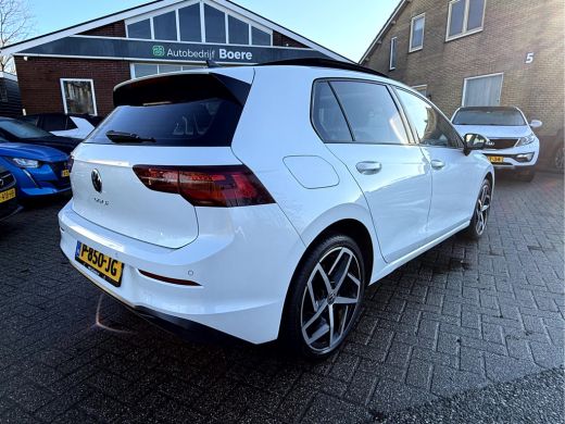 Volkswagen Golf 1.5 TSI Life Panoramadak, 18''Lmv, IQ Light, Winterpakket ActivLease financial lease