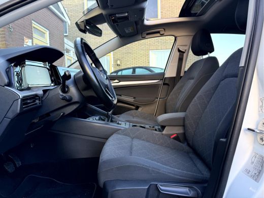 Volkswagen Golf 1.5 TSI Life Panoramadak, 18''Lmv, IQ Light, Winterpakket ActivLease financial lease
