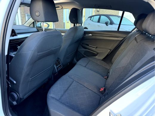 Volkswagen Golf 1.5 TSI Life Panoramadak, 18''Lmv, IQ Light, Winterpakket ActivLease financial lease