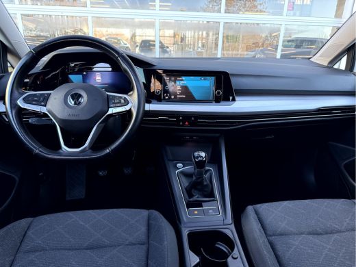 Volkswagen Golf 1.5 TSI Life Panoramadak, 18''Lmv, IQ Light, Winterpakket ActivLease financial lease