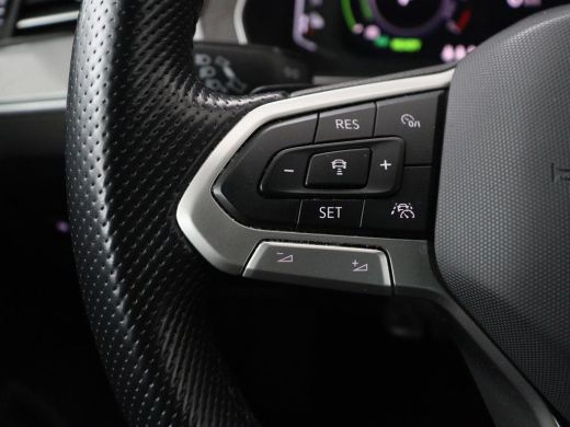 Volkswagen Passat 1.4 TSI PHEV GTE | Trekhaak | Adaptive cruise | Camera | Matrix LED | Keyless | Carplay | Navigat... ActivLease financial lease