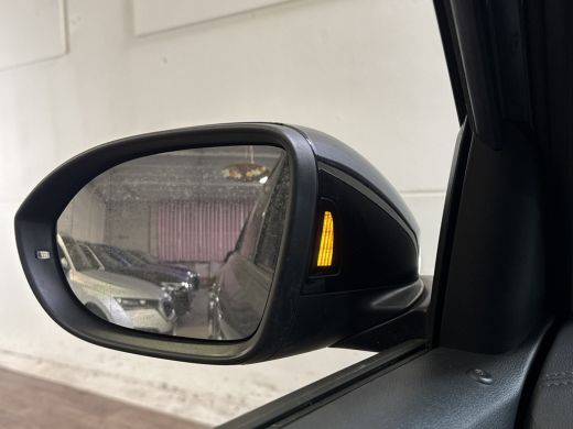 Volkswagen T-Roc TSI 115PK LIFE GOAL EDITION NAVI/CARPLAY/STOELVERWARMING/ FABRIEKSGARANTIE ActivLease financial lease