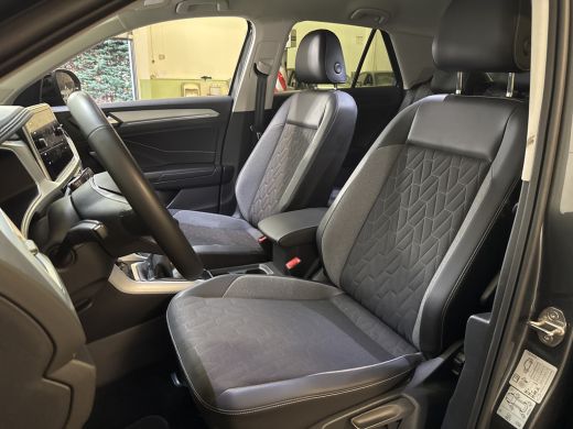 Volkswagen T-Roc TSI 115PK LIFE GOAL EDITION NAVI/CARPLAY/STOELVERWARMING/ FABRIEKSGARANTIE ActivLease financial lease